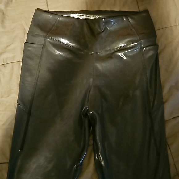 Yoga pants - Picture 1 of 3